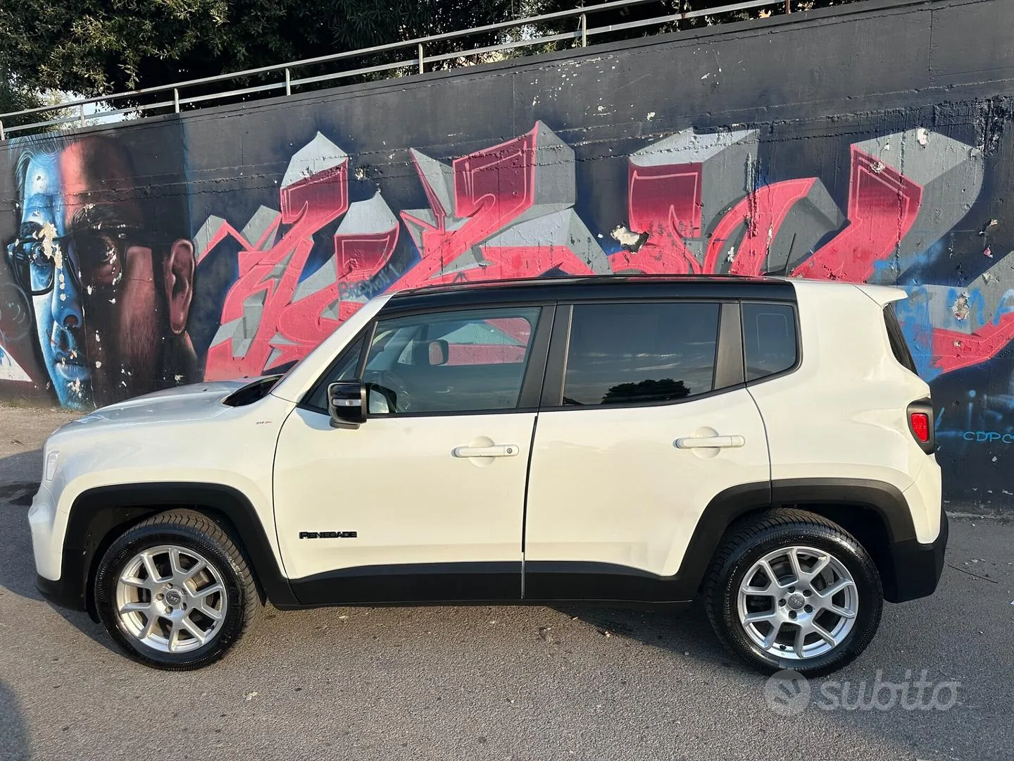 Jeep Renegade 2023 photo 2