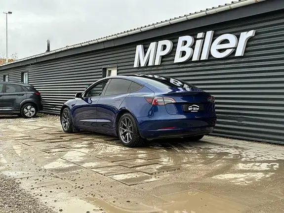 Tesla Model 3 2022 photo 3