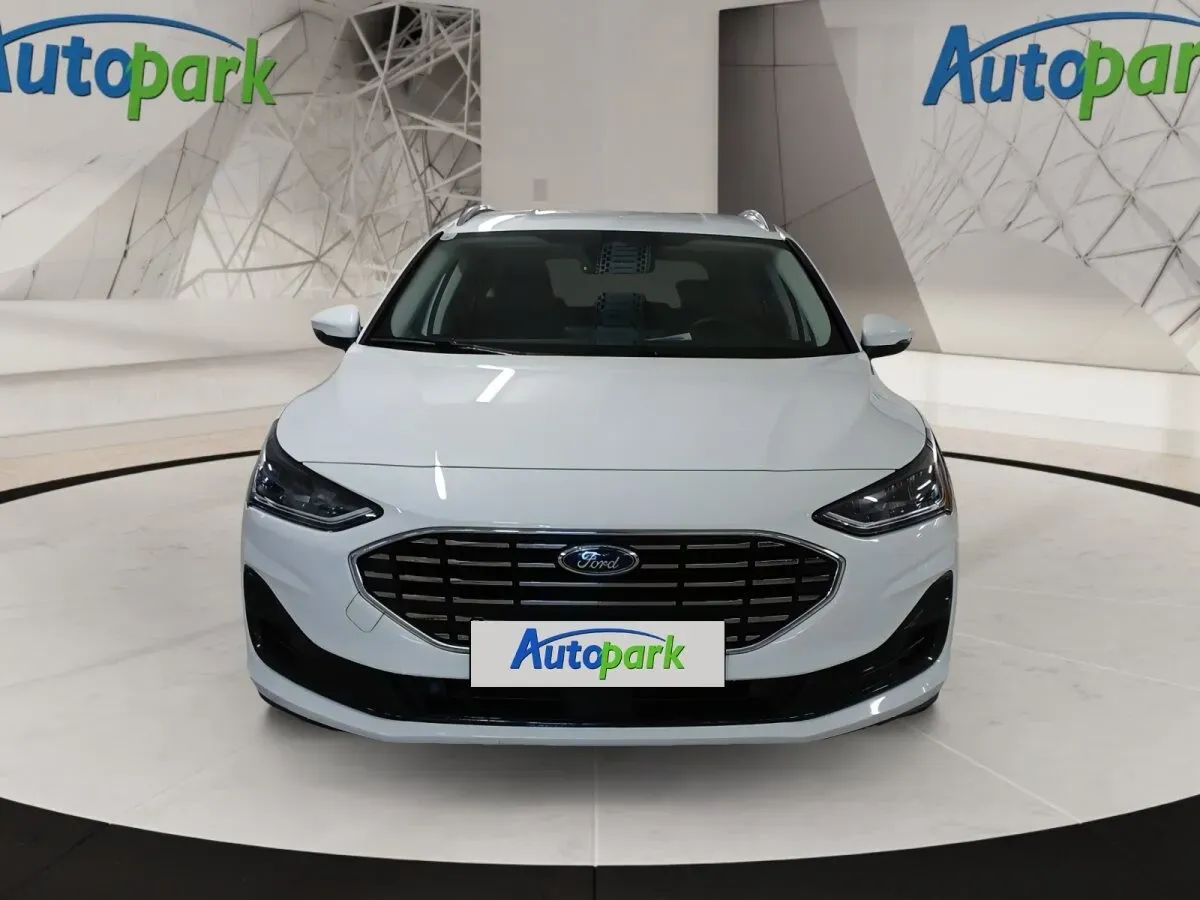 Ford Focus 2024 photo 2