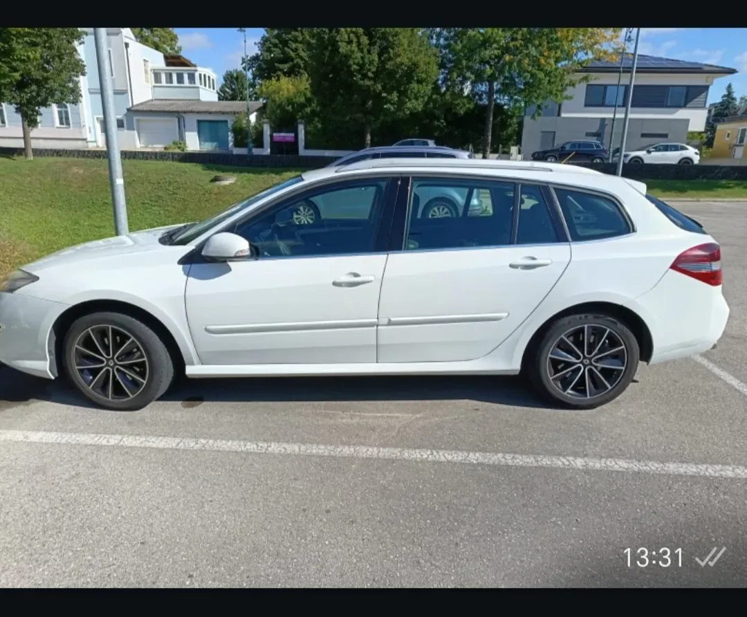 Renault Laguna 2013 photo 2