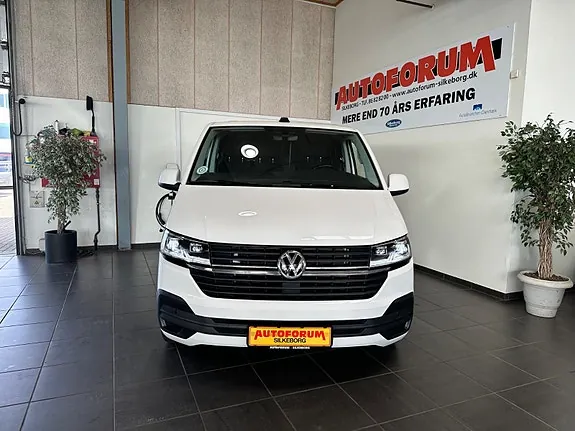 Volkswagen Transporter 2022 photo 2