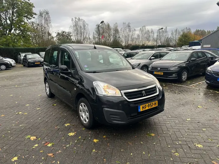 Peugeot Partner Tepee 2015 photo 2