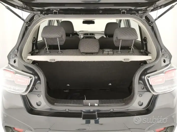 Mahindra Kuv100 2025 photo 4