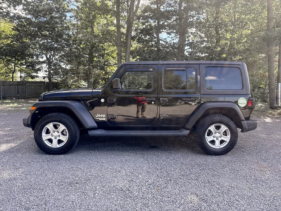 Jeep Wrangler Unlimited 2018 photo 2