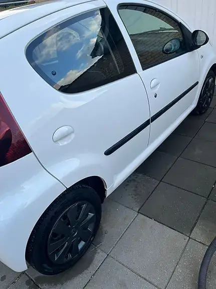 Peugeot 107 2012 photo 4
