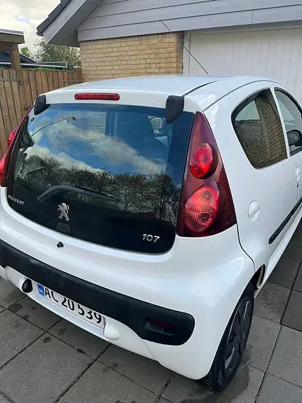 Peugeot 107 2012 photo 2