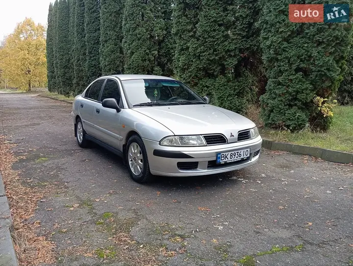Mitsubishi Carisma 2001 photo 3