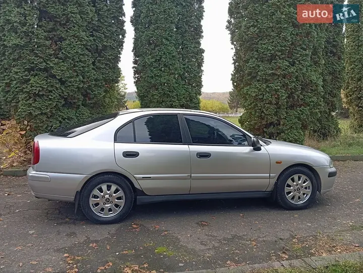 Mitsubishi Carisma 2001 photo 4