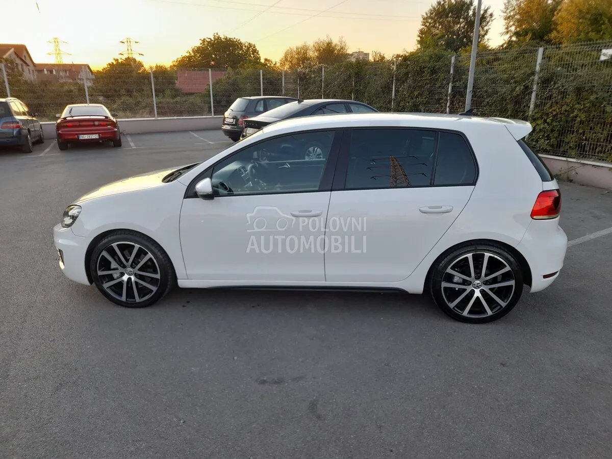 Volkswagen Golf 2010 photo 3