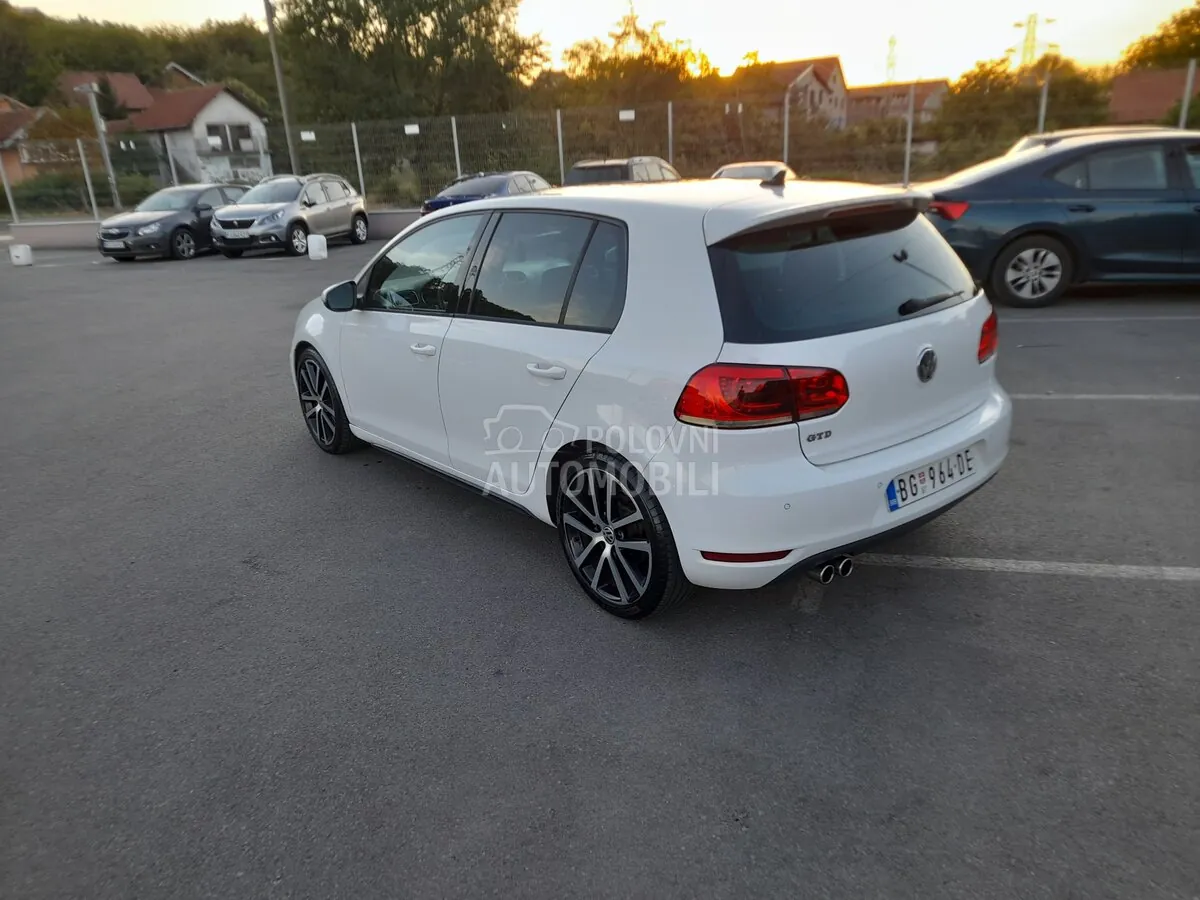 Volkswagen Golf 2010 photo 4