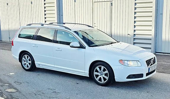 Volvo V70 2011 photo 2