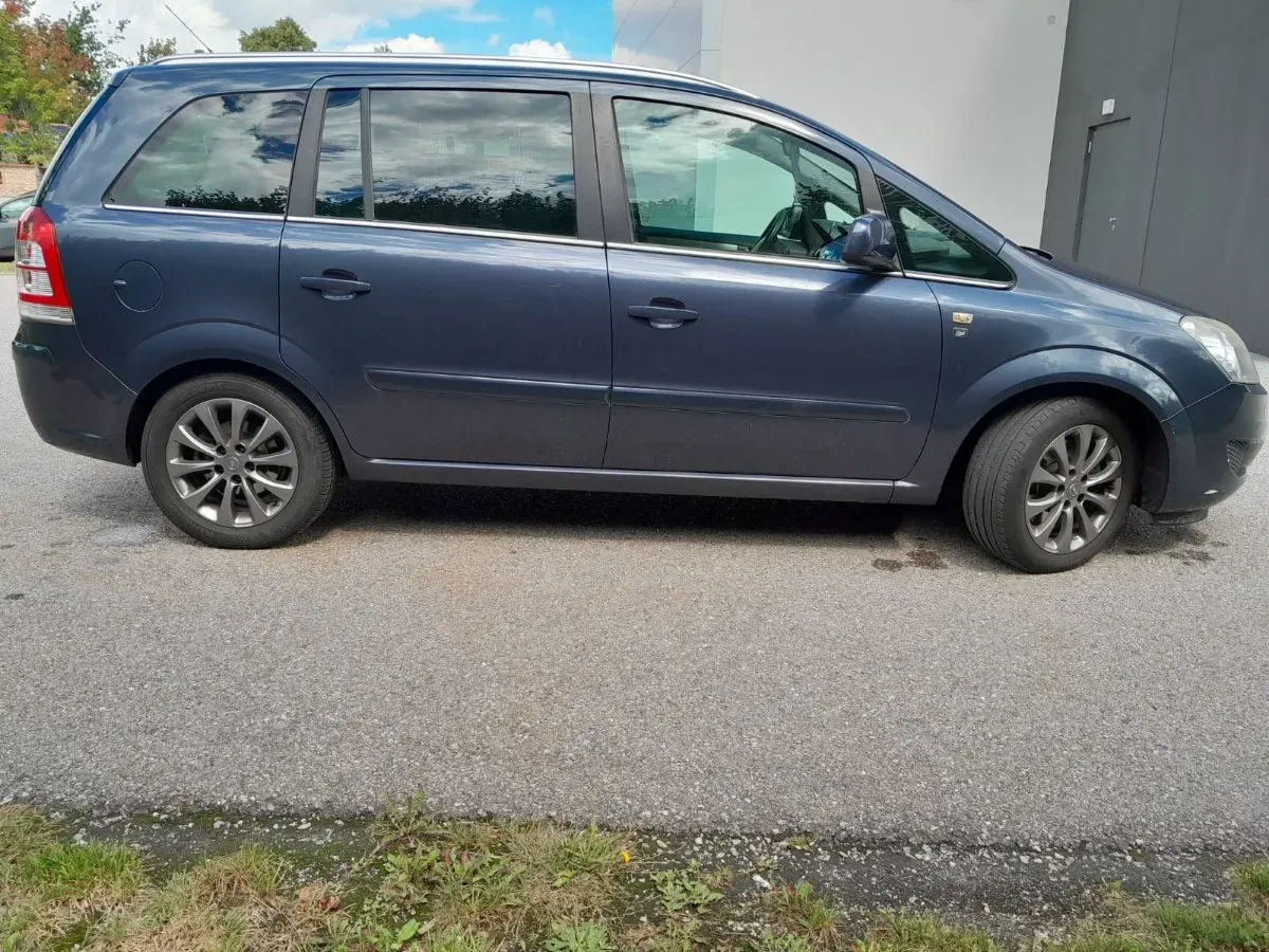 Opel Zafira 2010 photo 3