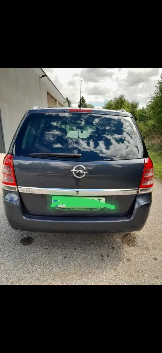 Opel Zafira 2010 photo 2