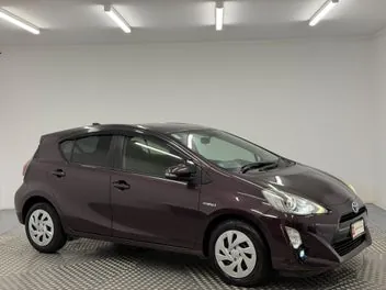 Toyota Aqua 2015 photo 2
