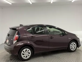 Toyota Aqua 2015 photo 4