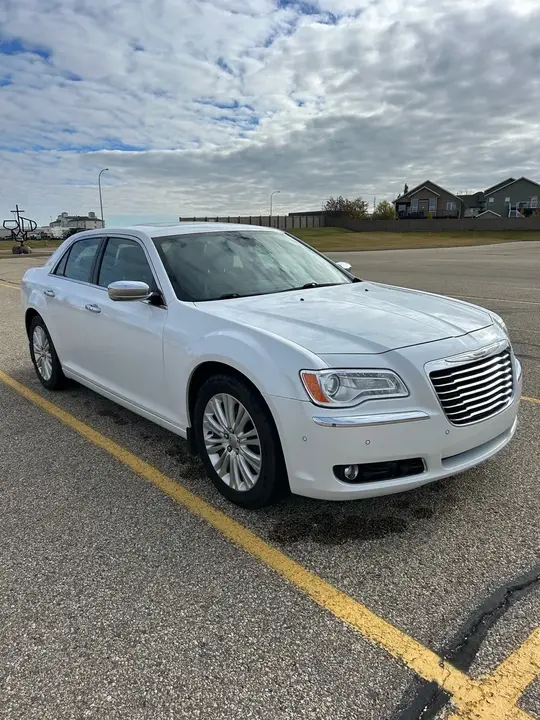 Chrysler 300C 2011 photo 4