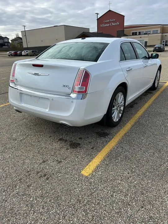 Chrysler 300C 2011 photo 3