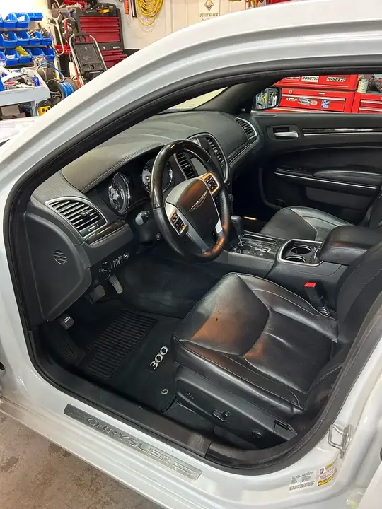 Chrysler 300C 2011 photo 5