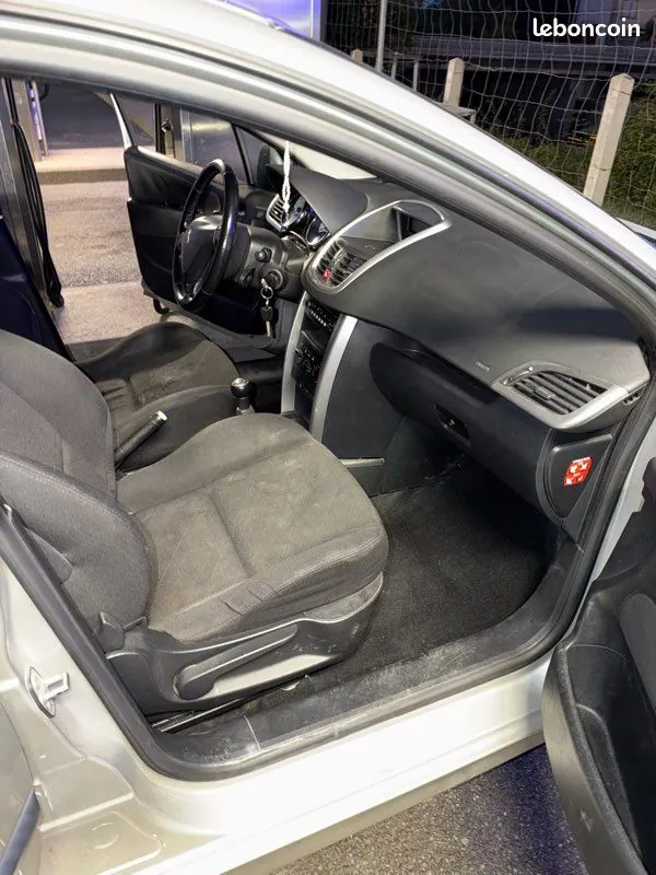 Peugeot 207 2007 photo 3