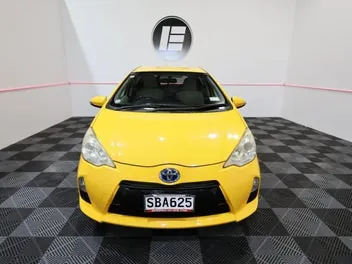 Toyota Aqua 2013 photo 3