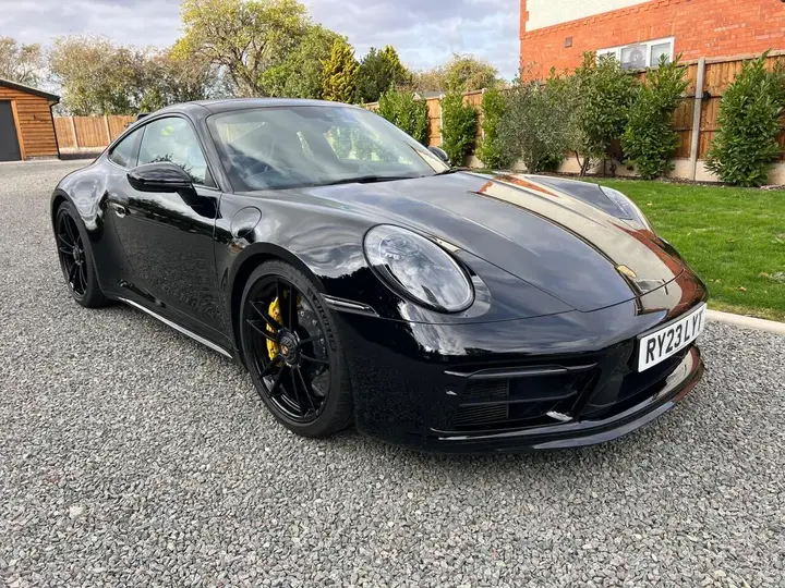 Porsche 911 2023 photo 2
