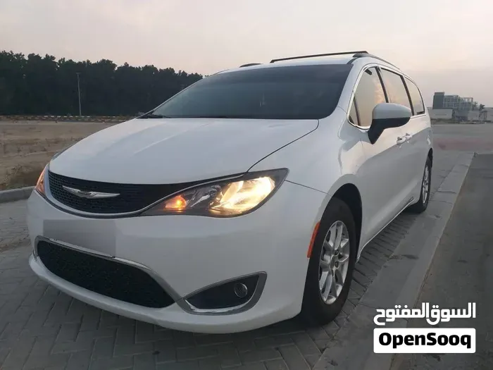 Chrysler Voyager 2021 photo 2