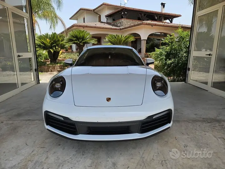 Porsche 911 2020 photo 2