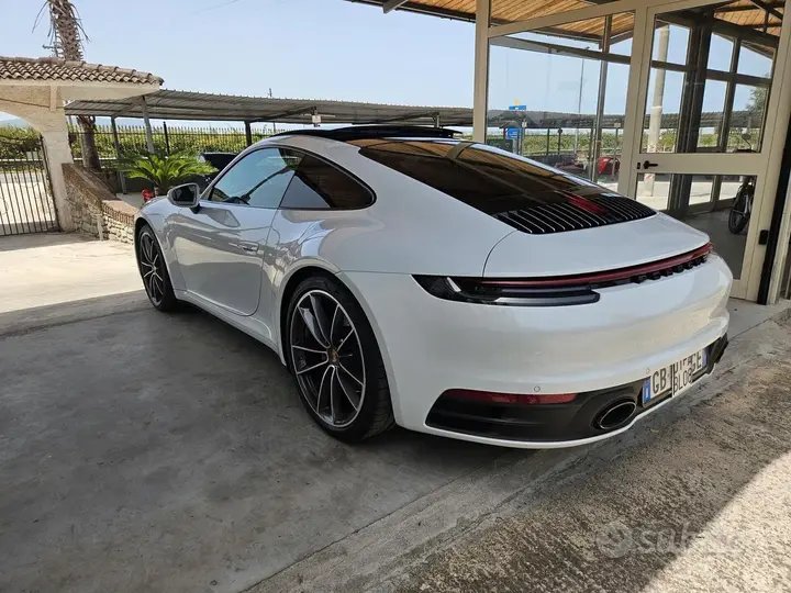 Porsche 911 2020 photo 4