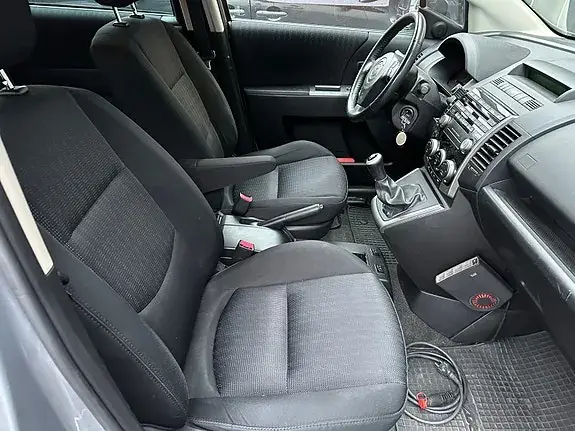 Mazda 5 2010 photo 4