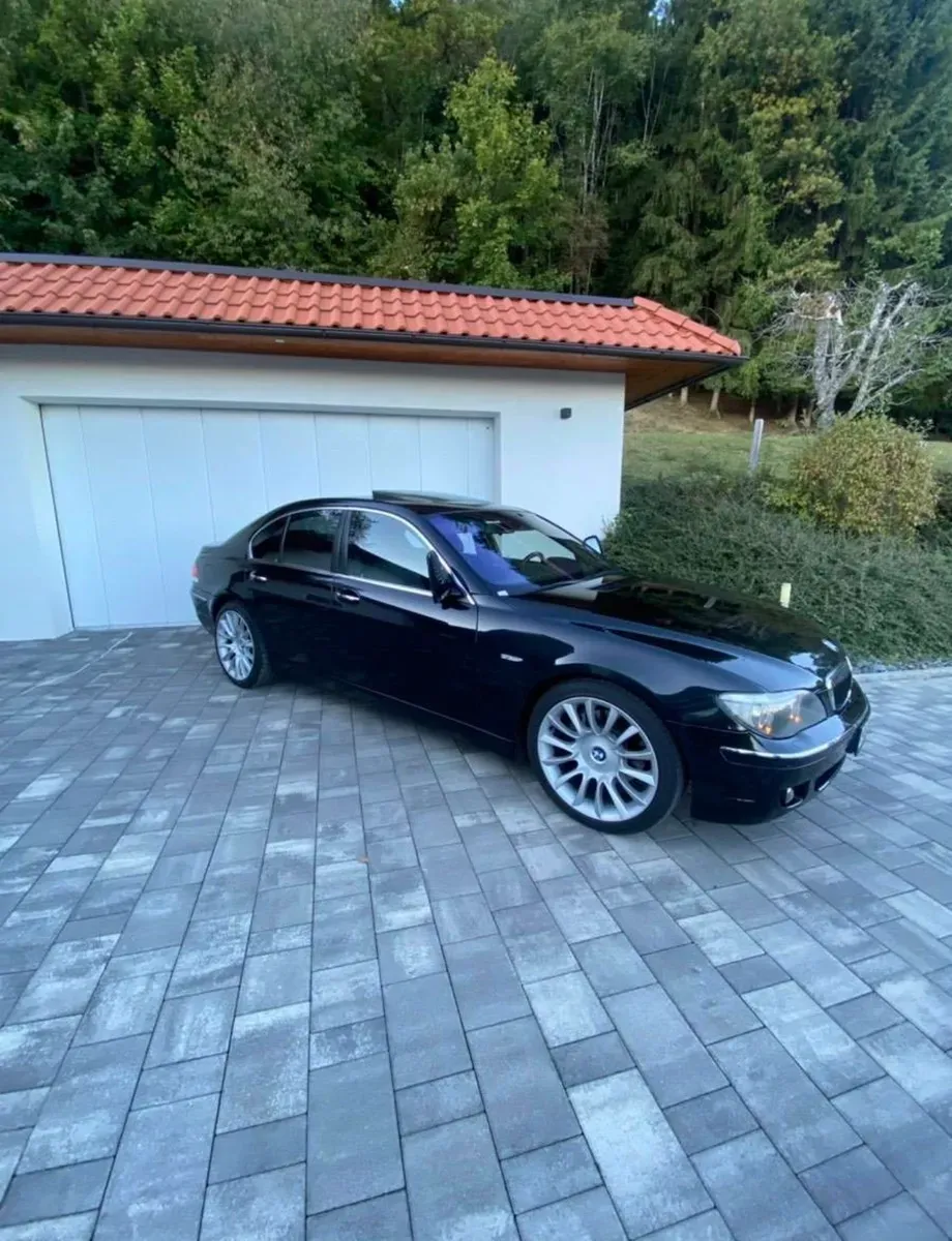 BMW 7 Series 2005 photo 2