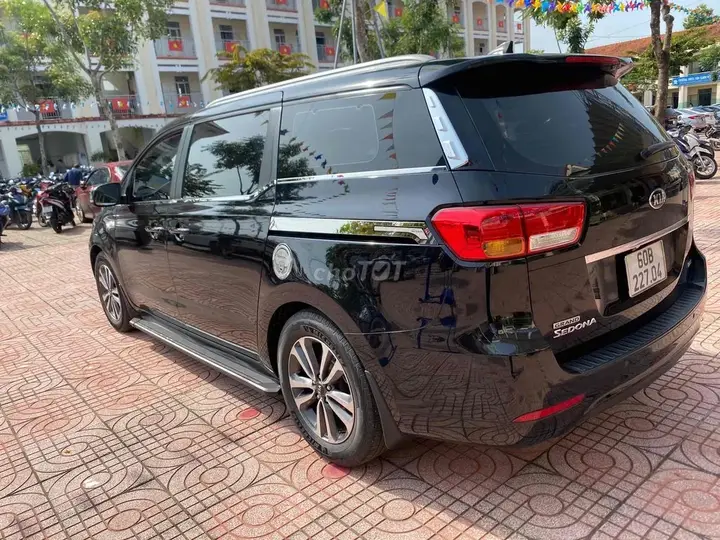 Kia Grand Sedona 2016 photo 4