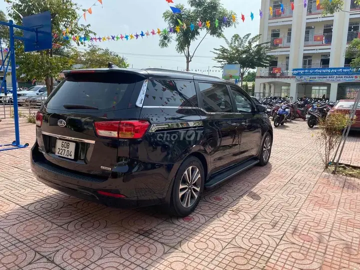 Kia Grand Sedona 2016 photo 2
