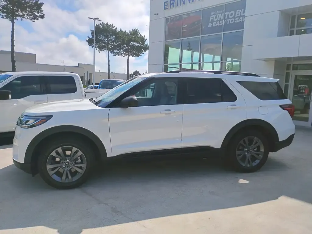 Ford Explorer 2026 photo 2