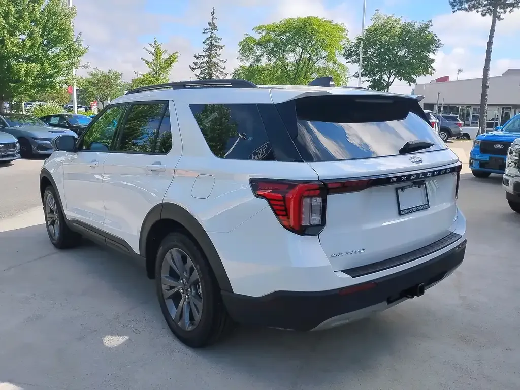 Ford Explorer 2026 photo 3