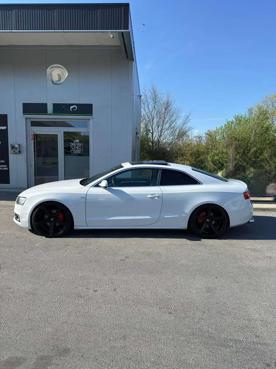 Audi A5 2011 photo 2