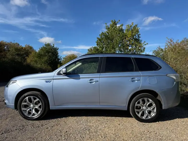Mitsubishi Outlander 2014 photo 3