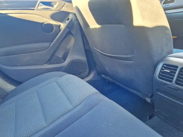 Volkswagen Golf 2011 photo 4