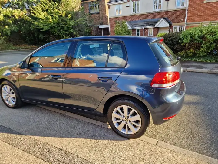 Volkswagen Golf 2011 photo 2