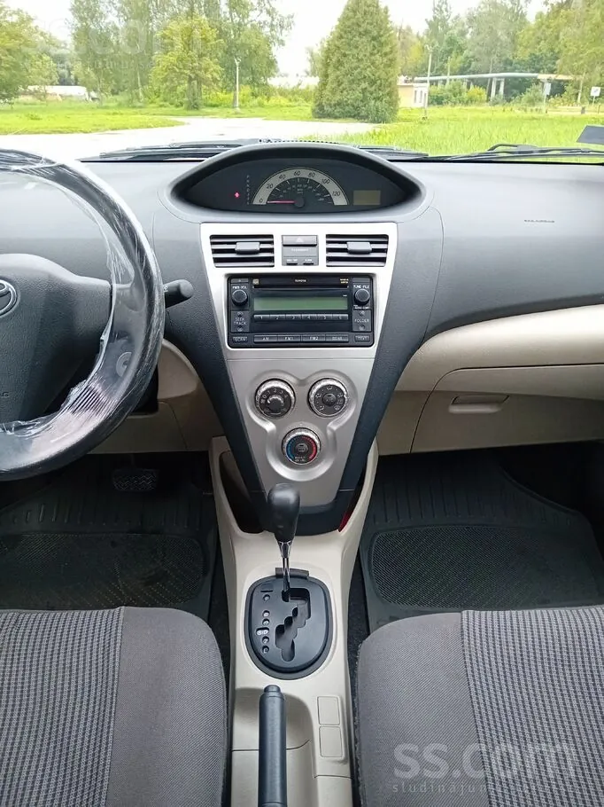 Toyota Yaris 2007 photo 3