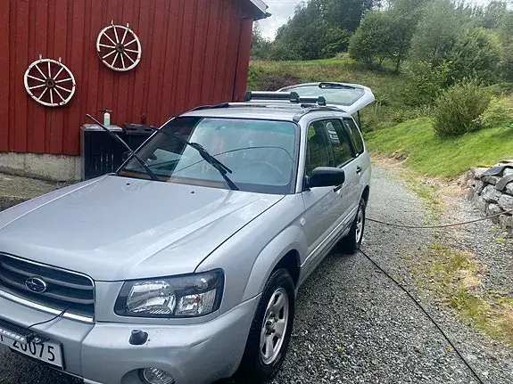 Subaru Forester 2004 photo 2