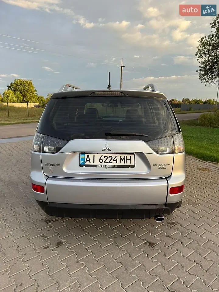 Mitsubishi Outlander Xl 2008 photo 4