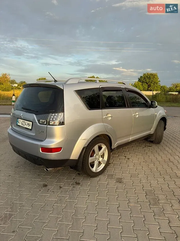 Mitsubishi Outlander Xl 2008 photo 3