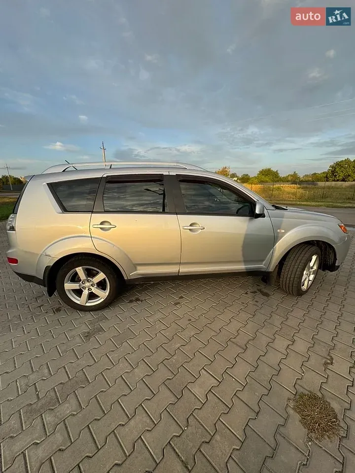 Mitsubishi Outlander Xl 2008 photo 2