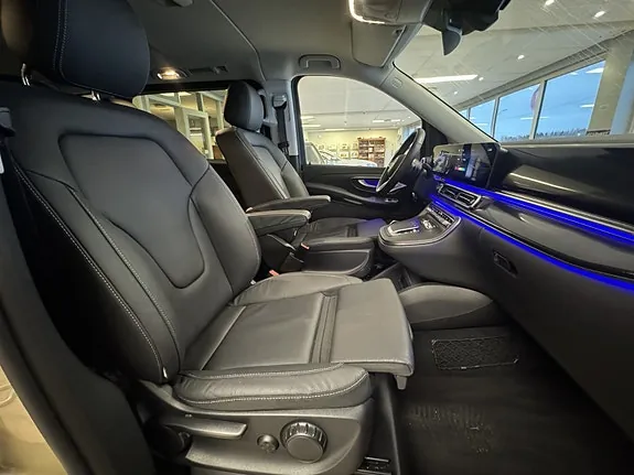 Mercedes-Benz Eqv300 2025 photo 3