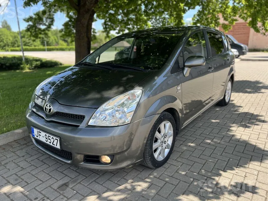 Toyota Corolla Verso 2004 photo 2
