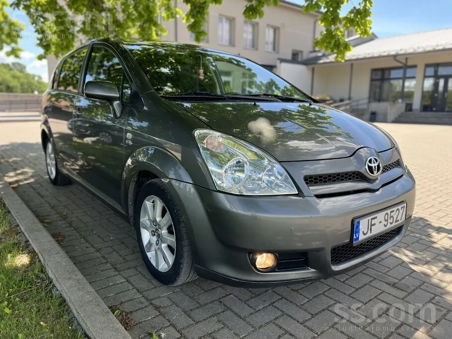 Toyota Corolla Verso 2004 photo 3