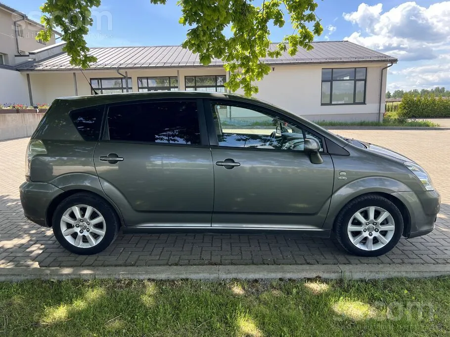 Toyota Corolla Verso 2004 photo 4