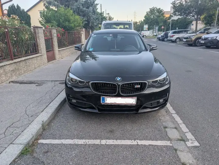 BMW 3 Series 2017 photo 2