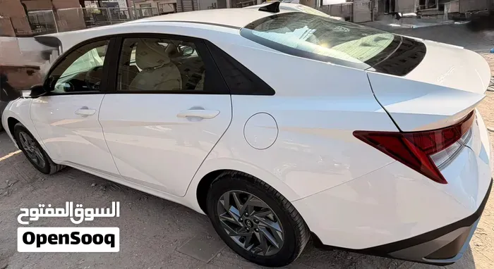 Hyundai Elantra 2025 photo 3