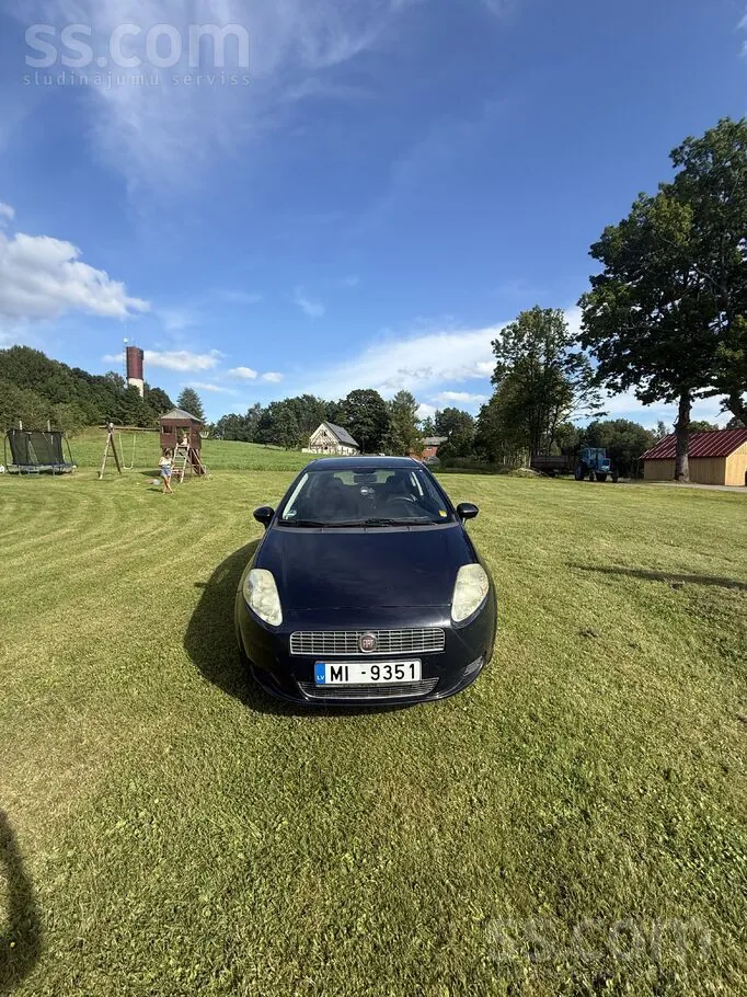 Fiat Grande Punto 2009 photo 3